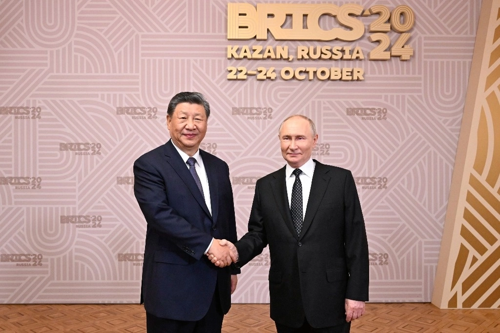 El líder chino, Xi Jinping, demandó un cese el fuego inmediato tanto en Gaza como en Líbano y se pronunció por una desescalada de la guerra entre Rusia y Ucrania, en un discurso pronunciado frente al líder del Kremlin, Vladimir Putin. Imagen del 22 de octubre de 2024. Foto Shen Hong / Xinhua vía Ap