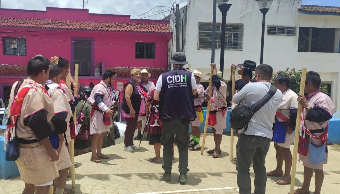 Desplazados por la violencia en Chalchihuitán, Chiapas, se reunieron con la relatora de la CIDH, Esmeralda Arosamena. Foto ‘La Jornada’