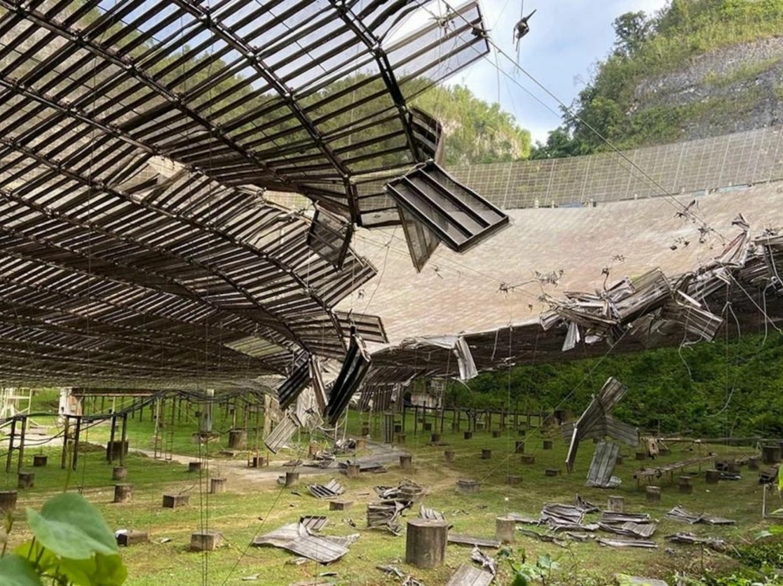 Instalado en una depresión natural en Puerto Rico, alberga el sistema de radar más poderoso del mundo. Foto tomada del sitio de www.ucf.edu
