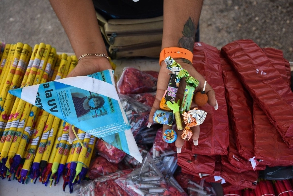 La Secretaría de Salud solicitó a la población a evitar pirotecnia durante fiestas decembrinas para reducir accidentes. Foto Cuartoscuro