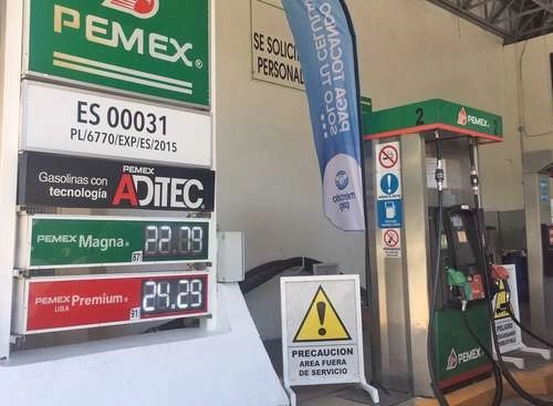Una gasolinera en la Ciudad de México en imagen de archivo. Foto Guillermo Sologuren