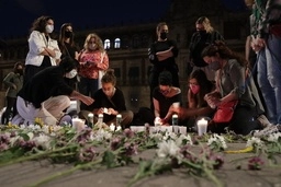 Velada en la CDMX para exigir justicia para las víctimas de feminicidios. Foto Roberto García Ortiz/ archivo