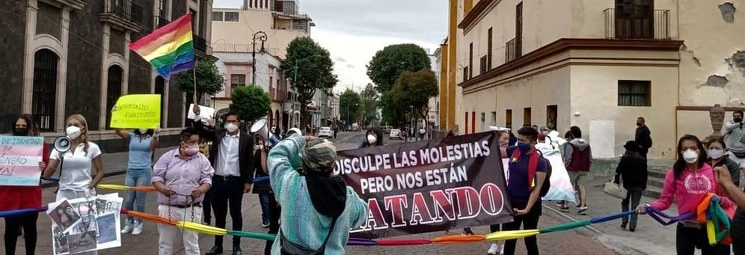 Colectivos se manifiestan este sábado en Toluca para exigir leyes a favor de la comunidad LGBT+. Foto La Jornada
