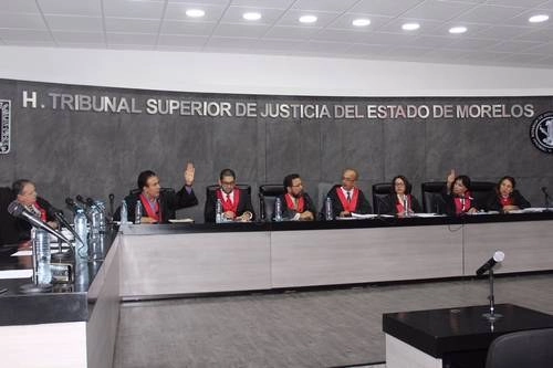 Los magistrados Ángel Garduño, Norberto Calderón, Jorge Gamboa, Carlos Iván Arenas, Andrés Hipólito Prieto, Nadia Luz Lara, Bertha Rendón Montealegre y Rocío Bahena, en el Tribunal Superior de Justicia de Morelos, en septiembre pasado. Foto Rubicela Morelos