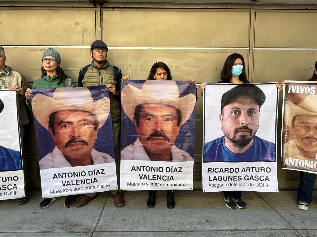 Protesta en CDMX para exigir a las autoridades acelerar la búsqueda de Ricardo Lagunes y Antonio Díaz, el 27 de enero de 2023. Foto Alfredo Domínguez