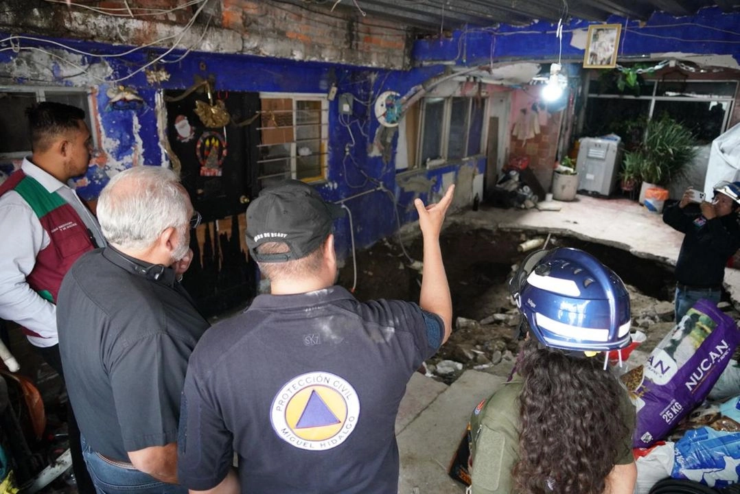 Los residentes desconocen si recibirán apoyo de las autoridades de la alcaldía Miguel Hidalgo o del Gobierno de la Ciudad de México para solventar la renta de algún lugar, tras el hallazgo del socavón. Foto