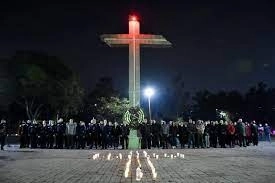 En imagen de archivo, autoridades de San Juan Ixhuatepec realizaron una ceremonia en memoria de los fallecidos en una explosión de gas hace 38 años. Foto La Jornada