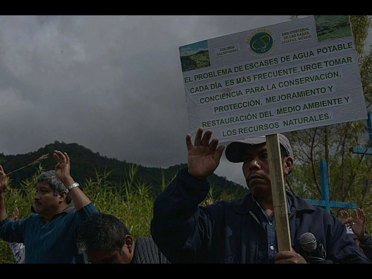 Defensores del ambiente piden revocar concesión de extracción de agua de la empresa Coca Cola en San Cristóbal de las Casas. Foto Cuartoscuro/Archivo