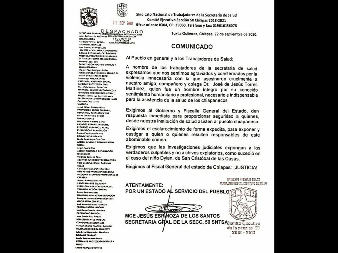 La sección 50 del Sindicato Nacional de Trabajadores de la Salud exigió el esclarecimiento del asesinato del médico José de Jesús Torres Martínez, jefe del área de materno infantil de la Jurisdicción Sanitaria número 1, con sede en Tuxtla Gutiérrez. Imagen tomada del Twitter de @SNTSA50CHIAPAS