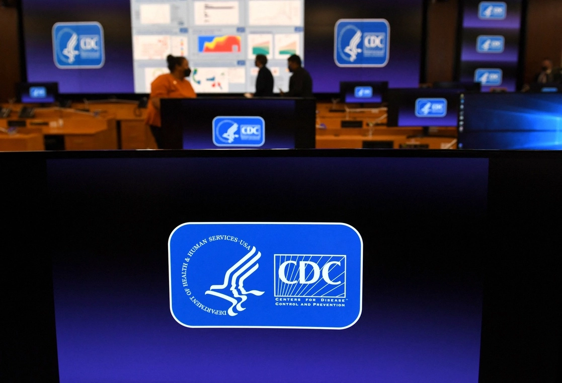 La mayoría de los casos conocidos presentan ictericia, entre otros síntomas, señaló el Issste. En la imagen, un centro de investigación en Atlanta, EU, estudia afectaciones en niños. Foto Afp