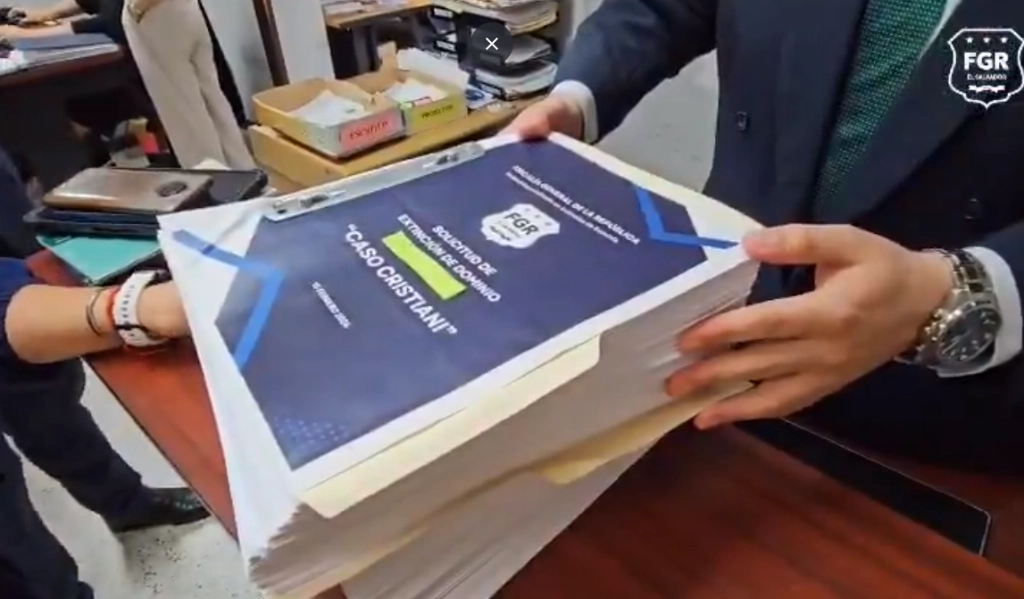 La Fiscalía de El Salvador solicitó a un juzgado la "extinción de dominio" de bienes  del ex presidente Alfredo Cristiani. Foto @FGR_SV