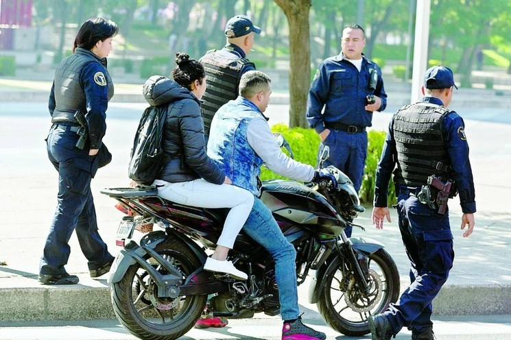 Luego de denuncias en redes sobre arrancones en calzada de Tlalpan, el Cemsu pidió frenar esta práctica y regular el uso de motocicletas en la ciudad. Foto Pablo Ramos / Archivo