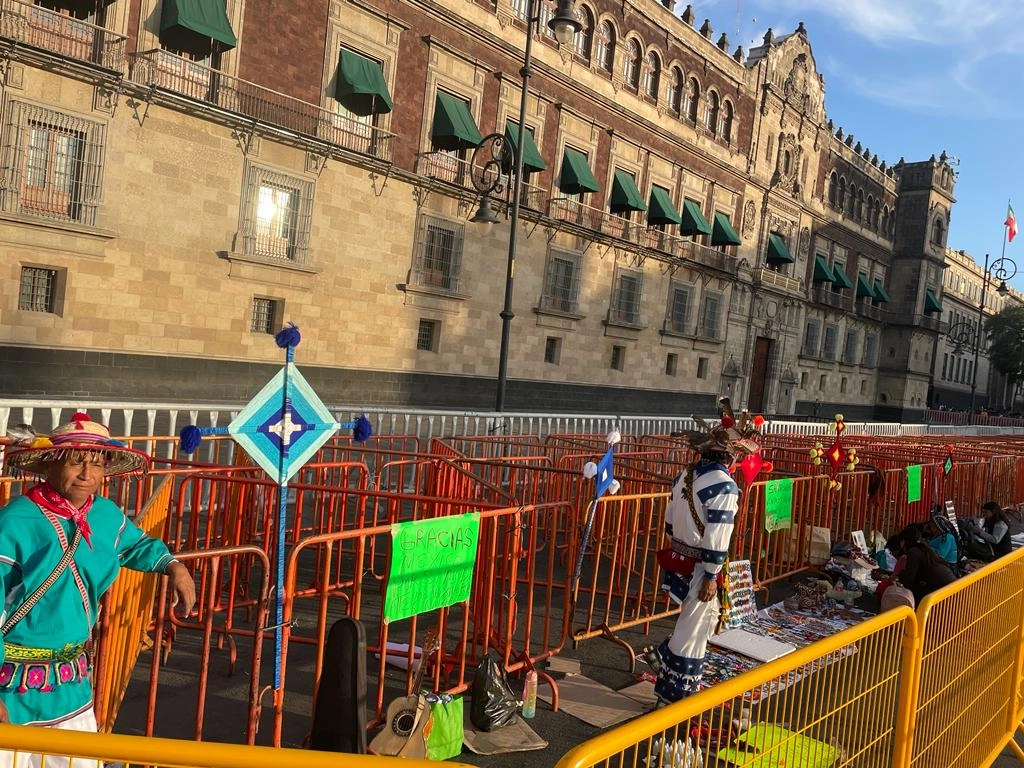 Los indígenas buscan que el Presidente intervenga para que tengan acceso a mejores condiciones económicas. Foto Jessica Xantomila