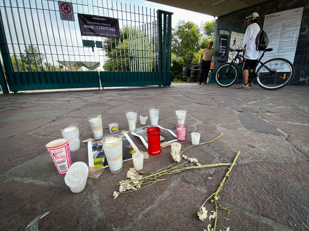 Familiares de los jóvenes comunicadores muertos en el Festival Axe Ceremonia buscan que los responsables sean juzgados por homicidio culposo. Foto 