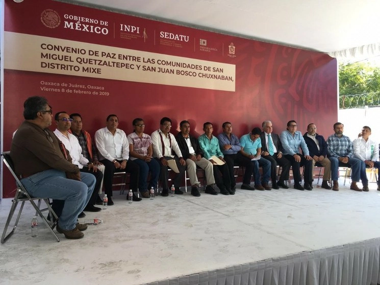 El 8 de febrero de 2019 el municipio de San Miguel Quetzaltepec y la comunidad de San Juan Bosco Chuxnaban firmaron un acuerdo de paz. Foto tomada de Twitter @INPImx