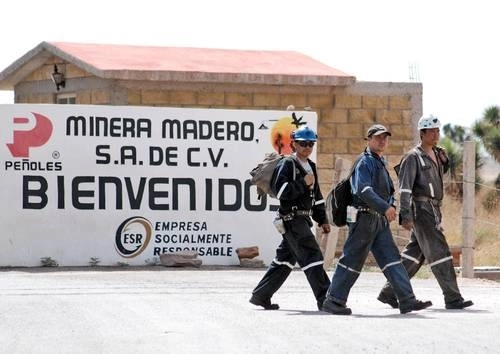 Empleados del Grupo Peñoles  en imagen de archivo. Foto Alfredo Valadez