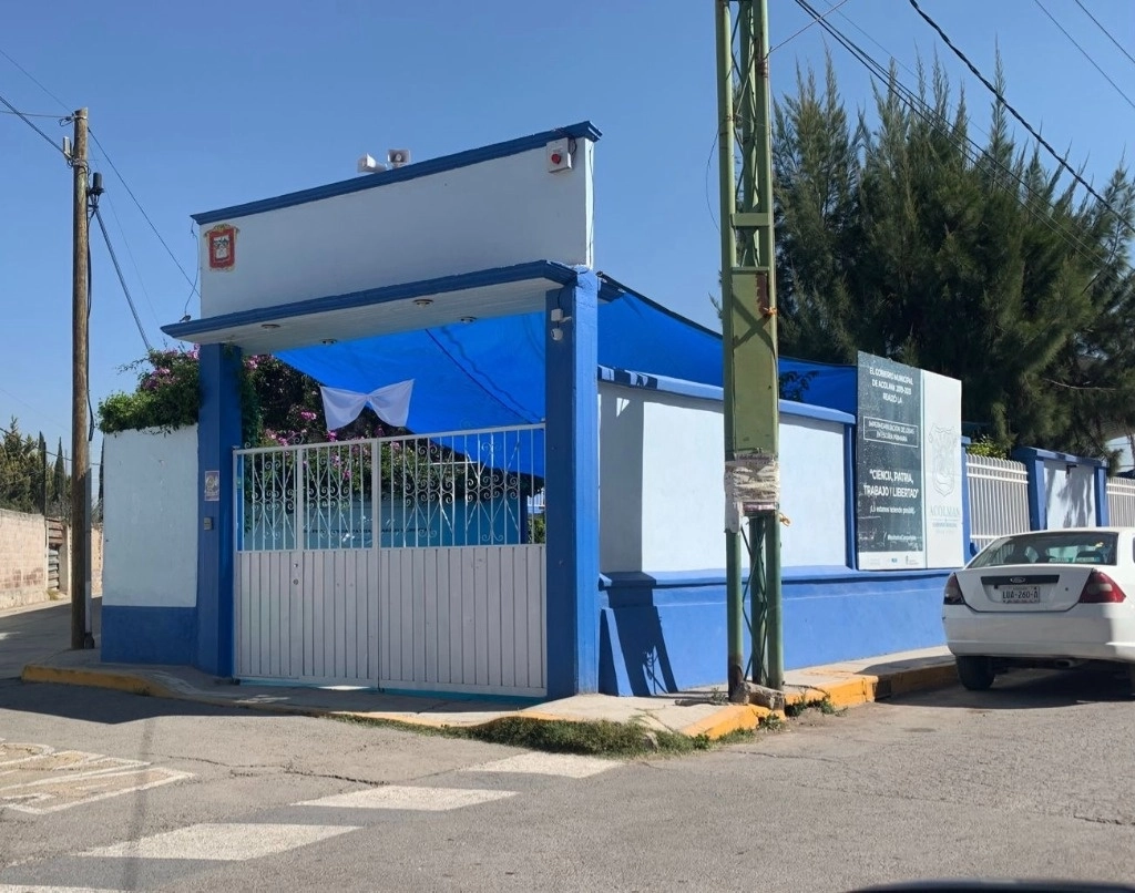 Una menor falleció en los baños de la Escuela Primaria  Ciencia, Patria, Trabajo y Libertad, ubicada en Santa María Acolman, Edomex. Foto Javier Salinas