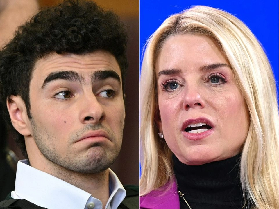 En la imagen, Luigi Mangione en la Corte Suprema de Manhattan y a la Fiscal General de los Estados Unidos, Pam Bondi, en National Harbor en Oxon Hill, Maryland, el 20 de febrero de 2025.