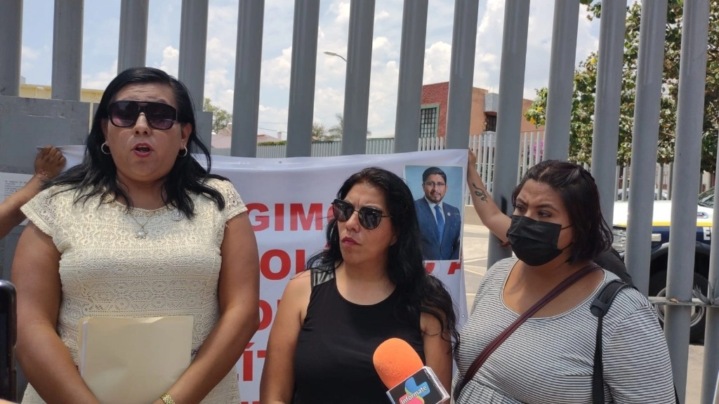 Integrantes del colectivo 25 No más Violencia, de Morelos pidieron se investigue la muerte de Erika Medina trabajadora del Ayuntamiento de  Cuernavaca. Foto La Jornada