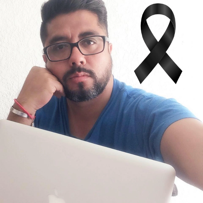 El joven comunicador pudo haber sido víctima de negligencia en el medio donde laboraba. Foto @RInformativaBCS