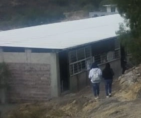Padres de familia buscan la intervención del gobierno para que una escuela de Ecatepec tenga el registro oficial. Foto La Jornada