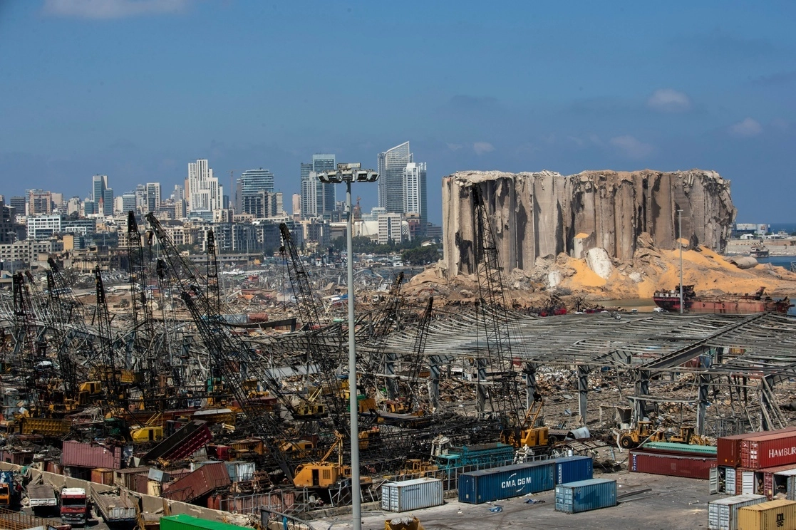 En imagen de archivo, el puerto de Beirut donde explotaron  contenedores con sustancias químicas peligrosas. Foto Ap