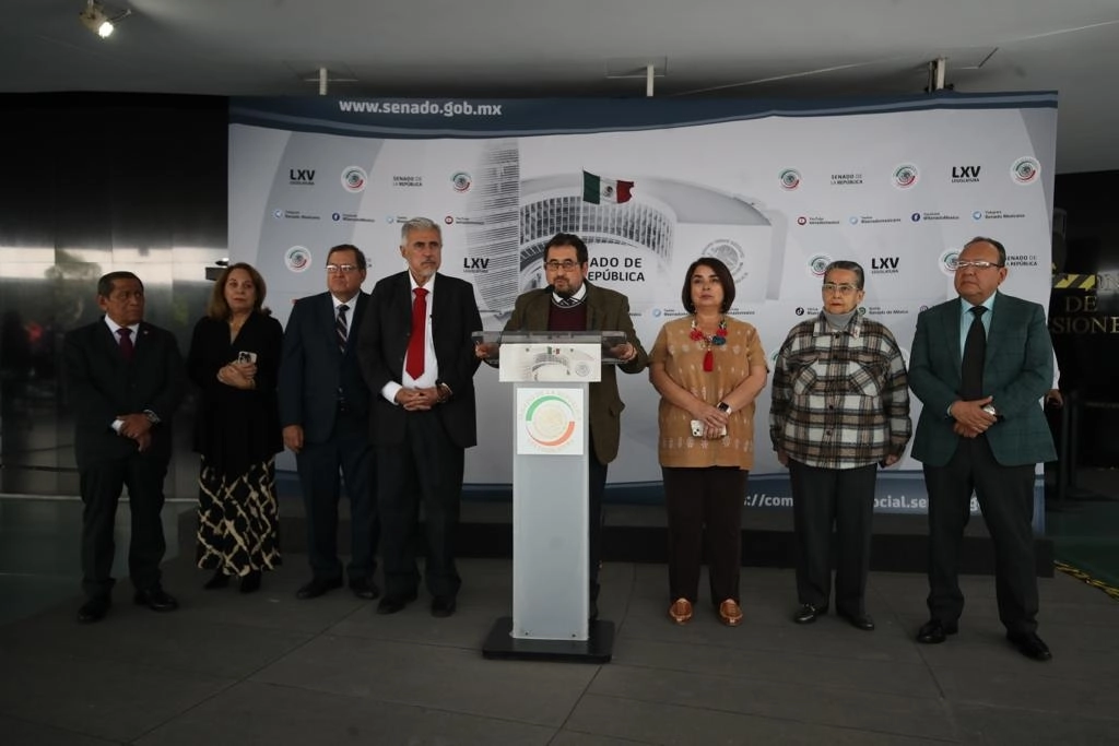 El legislador César Cravioto encabeza conferencia de prensa del grupo parlamentario de Morena, en el Senado de la República, en la Ciudad de México, el 9 de febrero de 2023. Foto Yazmín Ortega Cortés