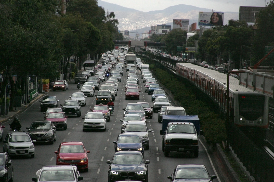 Tráfico enla Calzada de Tlalpan de la Ciudad de México, el 22 de junio de 2022. Foto Roberto García Ortiz