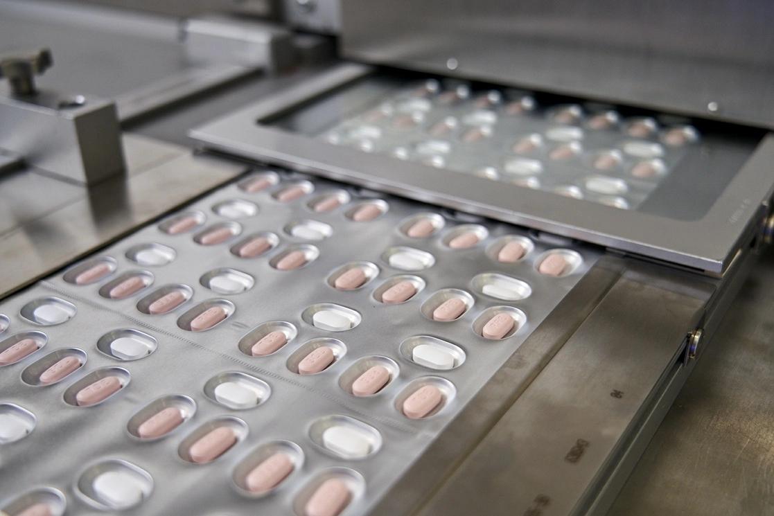 Pfizer dijo que el análisis final de su píldora contra el Covid-19 seguía mostrando una eficacia cercana al 90 por ciento en la prevención de hospitalizaciones y muertes en pacientes de alto riesgo. Foto Afp / Archivo
