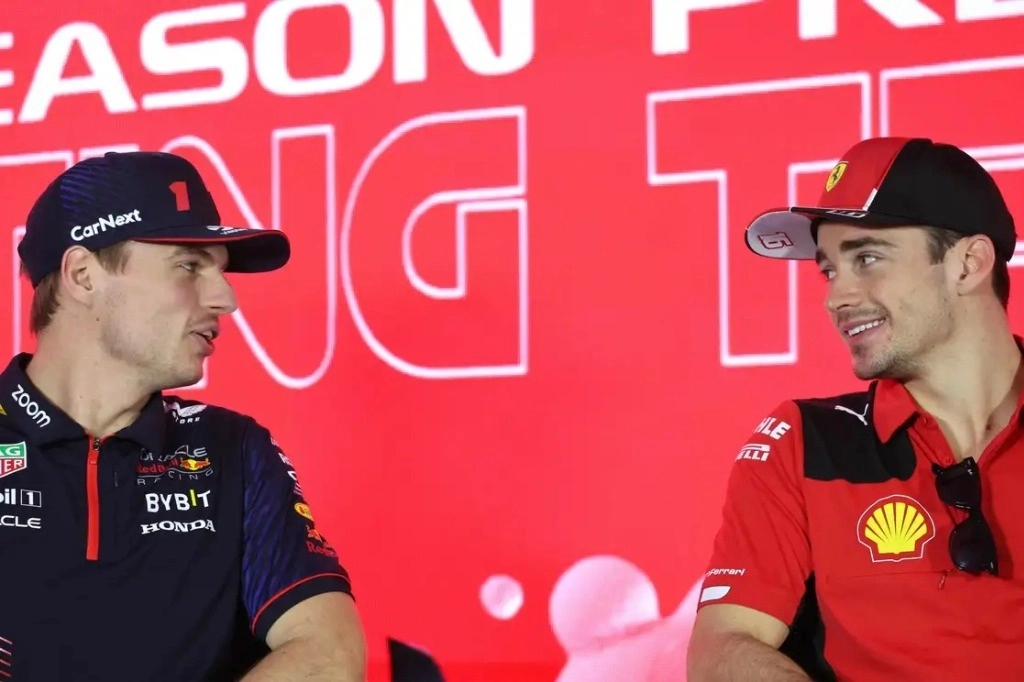 Las nuevas reglas podrían profundizar un conflicto con los pilotos, quienes criticaron a la Federación Internacional de Automovilismo el año pasado después de que Max Verstappen y Charles Leclerc fueran castigados por decir groserías en conferencias de prensa de la FIA. Foto Afp / Archivo