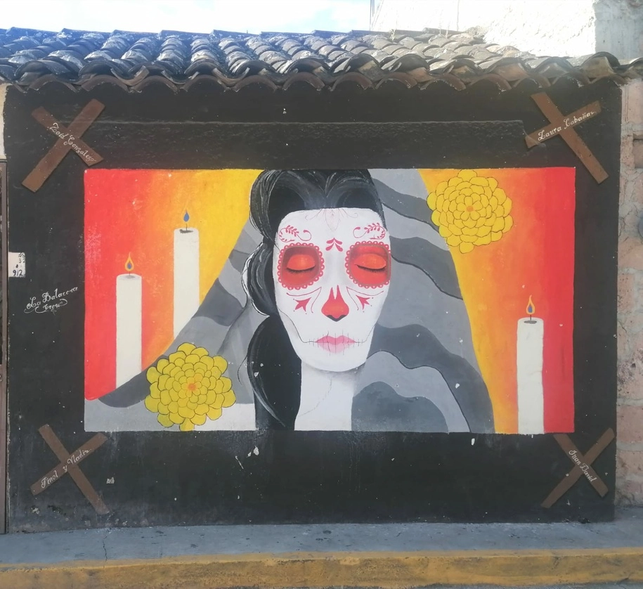 La elaboración de los murales ya es una tradición en Tixtla, Guerrero. Foto Sergio Ocampo