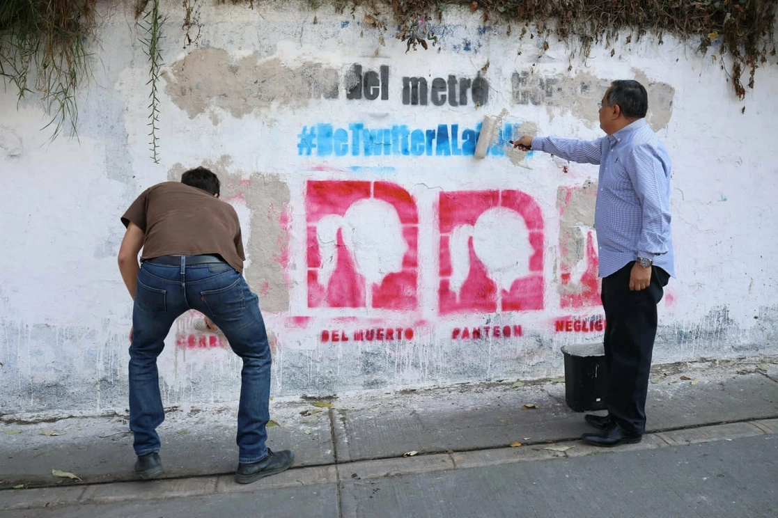 Unas 50 pintas empezaron a ser borradas en la alcaldía Álvaro Obregón, aunque no se descarta que se hagan más. Foto ‘La Jornada’