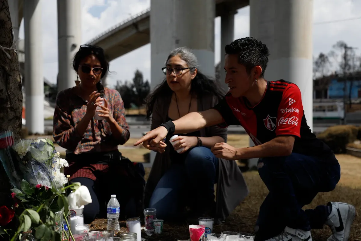 Pipa de gas chocó en dos ocasiones contra vallas y volcó, revela dictamen
