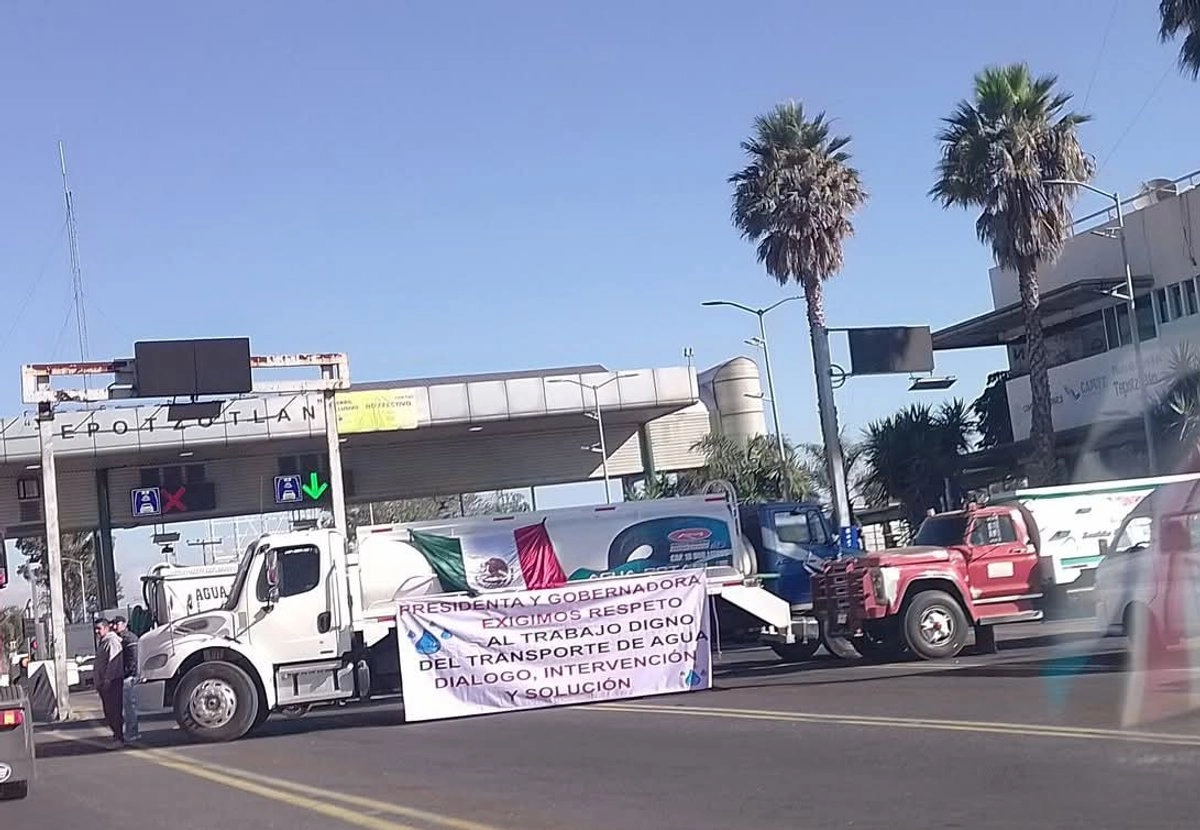 La  manifestación surge a cuatro días del 'operativo Caudal', impulsados por el gobierno del estado de México para evitar el robo de agua potable, debido a ello fueron intervenidos 51 pozos, 138 tomas y se decomisaron 258 pipas.