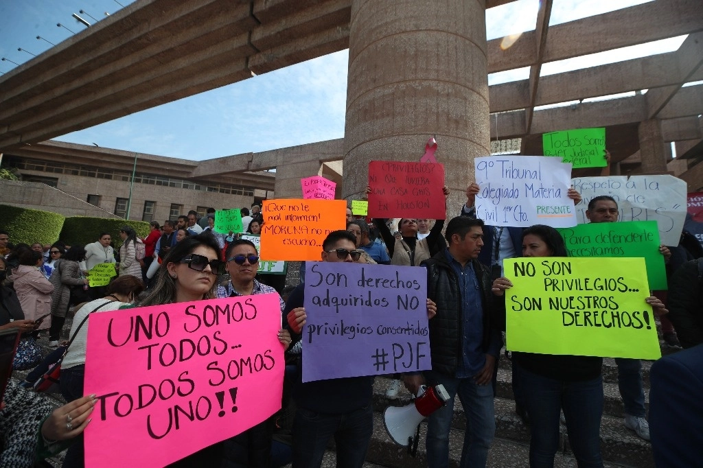 Trabajadores del Poder Judicial protestaron el 18 de octubre para exigir el respeto a sus derechos laborales. Foto Alfredo Domínguez




