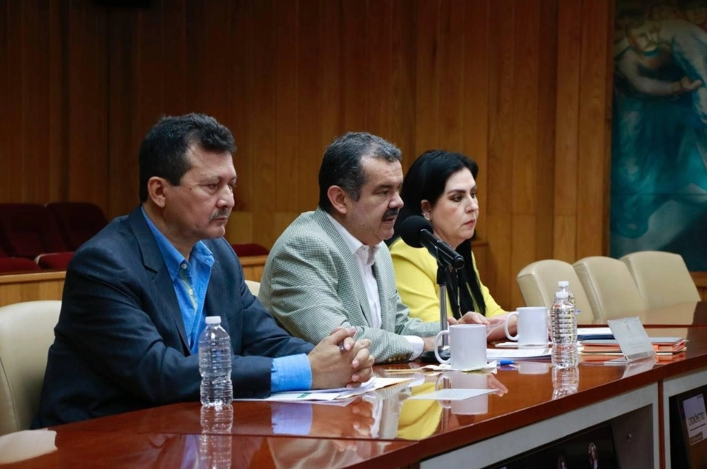 Julio Cesar Lopez Ruelas, secretario de Finanzas de Nayarit, informó sobre la suplantación de su identidad en mensajes de texto. Foto 'La Jornada' 
