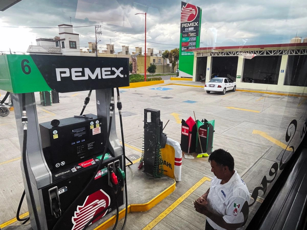 El presidente del CCE también resaltó que se abra una ventanilla para que Pemex atienda todos los adeudos con los proveedores para que se liquiden las facturas pendientes “con total transparencia”.