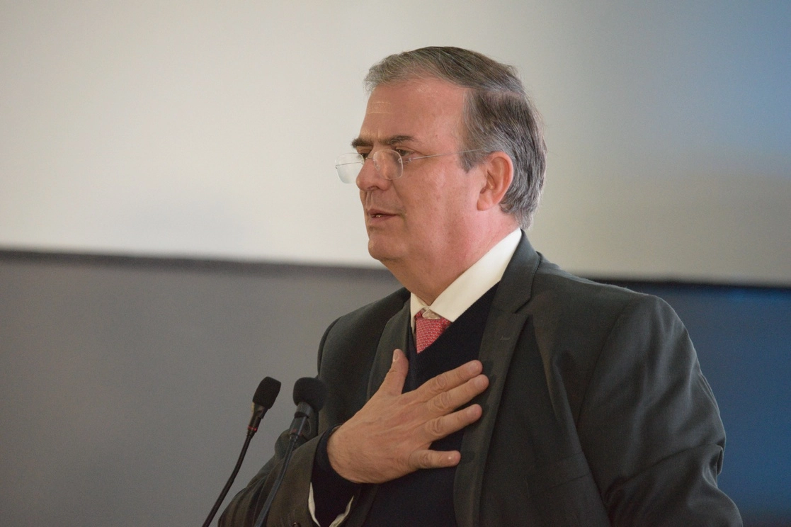 El canciller Marcelo Ebrard tras una reunión con empresarios en Baja California. Foto La Jornada