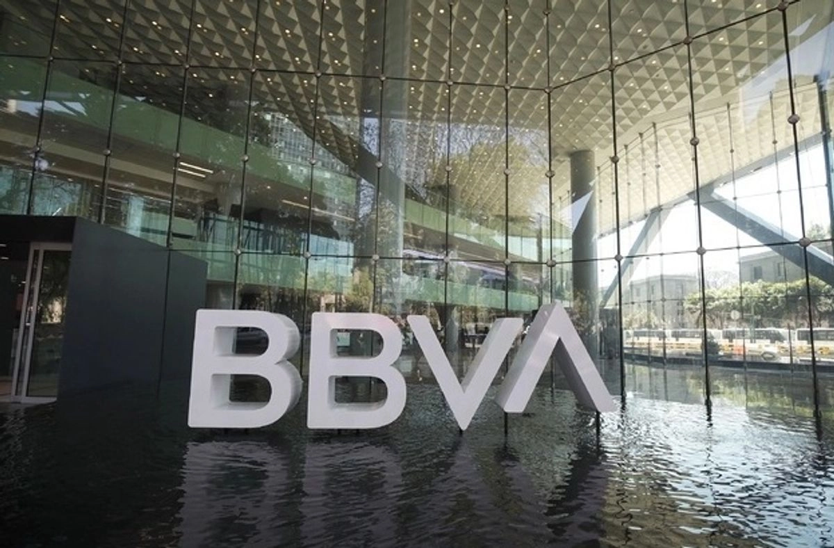 Directivos de BBVA consideraron "positivo" el nuevo plan presentado ayer por el gobierno federal para fortalecer a Pemex. Foto 