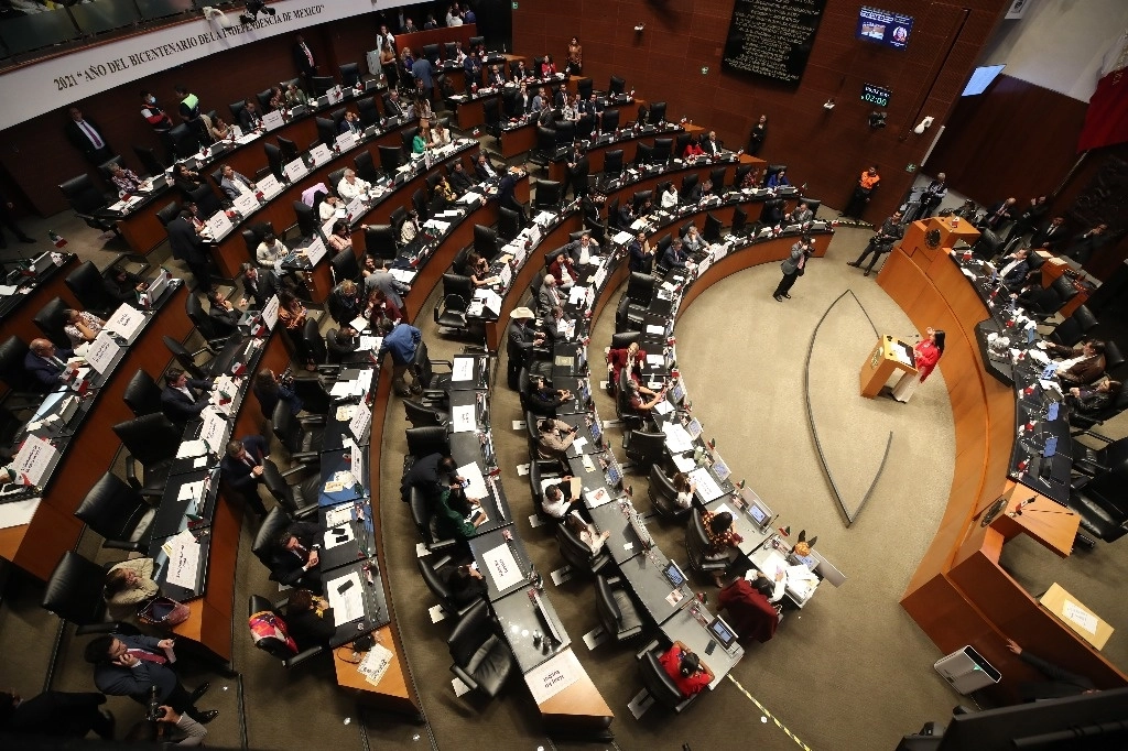 "Se respetaron los tiempos legales y el mandato de la ciudadanía", afirman senadores de Morena. La imagen, en la discusión de la reforma de pueblos indígenas, el miércoles pasado. Foto José Antonio López