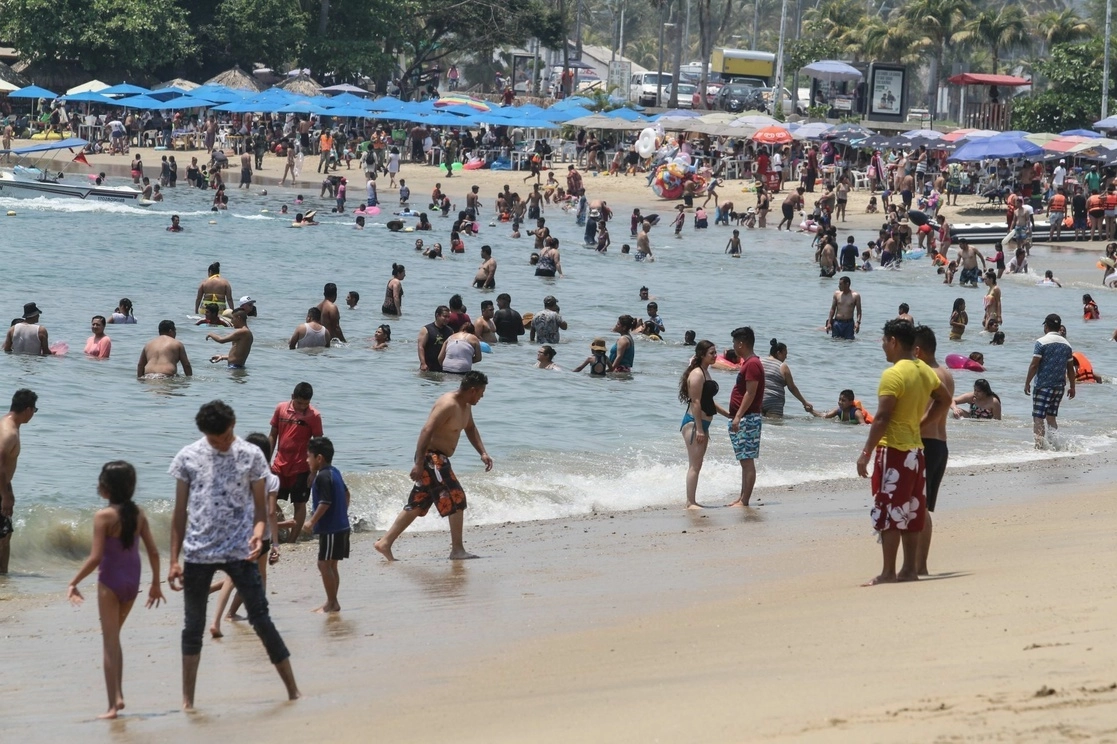 Turistas en playas de Acapulco. Foto Cuartoscuro /Archivo