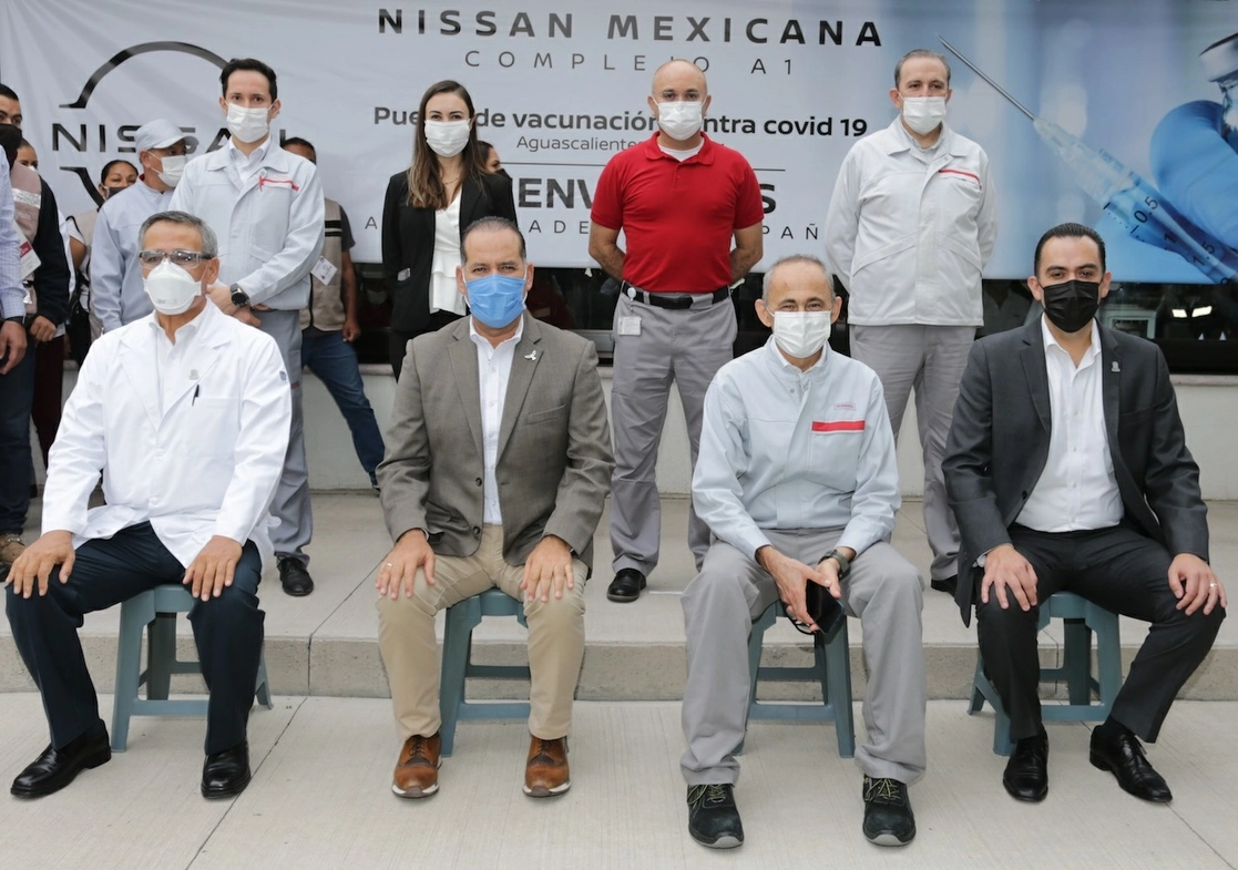La primera etapa de vacunación en Planta Nissan A1 fue presidida por Martín Orozco, gobernador del Estado de Aguascalientes; Manuel Alejandro González, secretario de Desarrollo Económico; Miguel Ángel Piza, secretario de Salud del Estado; Joan Busquets, vicepresidente de Manufactura de Nissan Mexicana; Efraín Hernández, director de Planta Nissan A1; Lorenzo Pedroza, director de Planta Nissan Powertrain; Ana Pérez, directora de Recursos Humanos, Manufactura, Nissan Mexicana; e Iván Dávila, subdirector de Estrategia de Manufactura.
Foto. Cortesía Nissan Mexicana.
