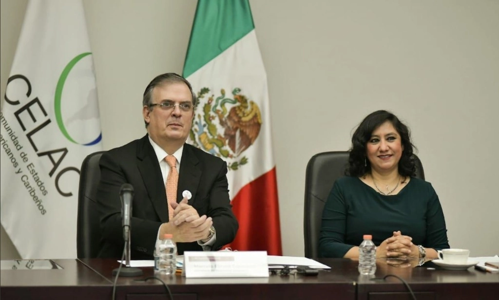 El canciller Marcelo Ebrard y la secretaria de la Función Pública, Irma Eréndira Sandoval, durante la Cuarta Reunión de Ministras y Ministros Anticorrupción en América Latina y el Caribe. Foto tomada de Twitter @Irma_Sandoval