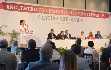 La candidata presidencial de Sigamos haciendo historia expuso a la IP que en el próximo sexenio se concentrará en  que “no crezca la base social de la delincuencia y disminuya la impunidad”. Imagen tomada de un video difundido en https://twitter.com/Claudiashein