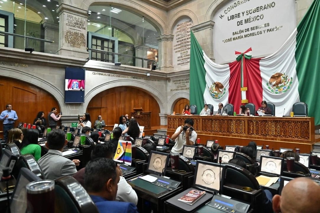 Morena y MC en Edomex buscan iniciativas de reforma al Código Penal para tipificar nuevas modalidades de despojo de viviendas. Foto Tomada de X 