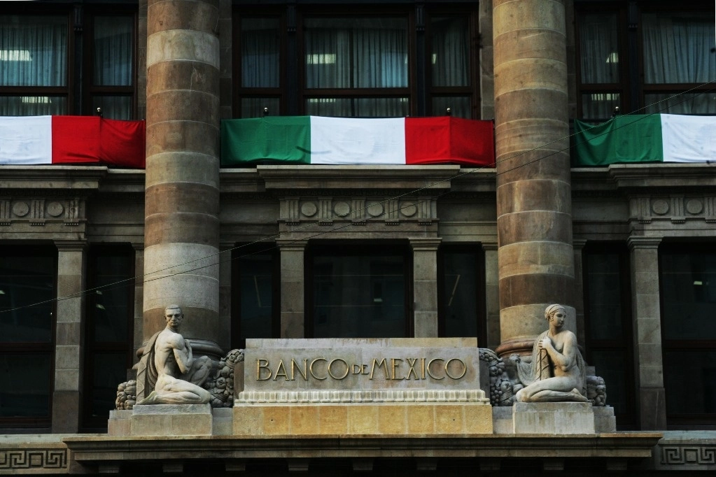 Fachada del Banco de México. Foto Roberto García Rivas