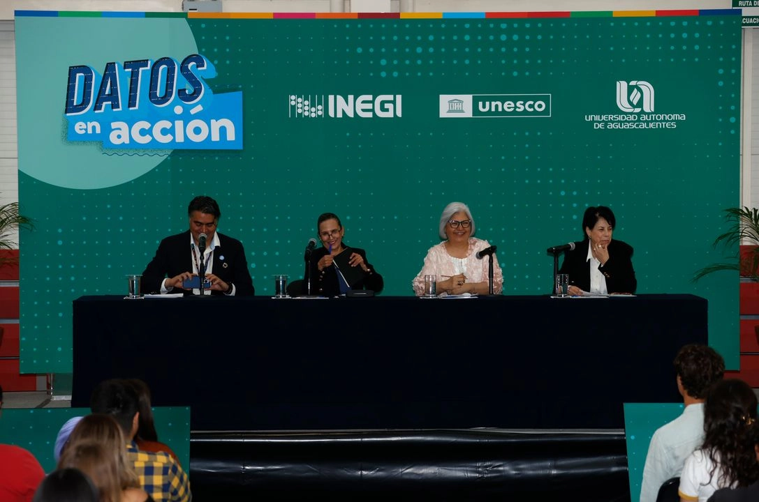 Datos en acción brinda herramientas a las juventudes para identificar desigualdades y proponer soluciones que contribuyan al logro de los ODS, señaló Graciela Márquez. Imagen tomada de 