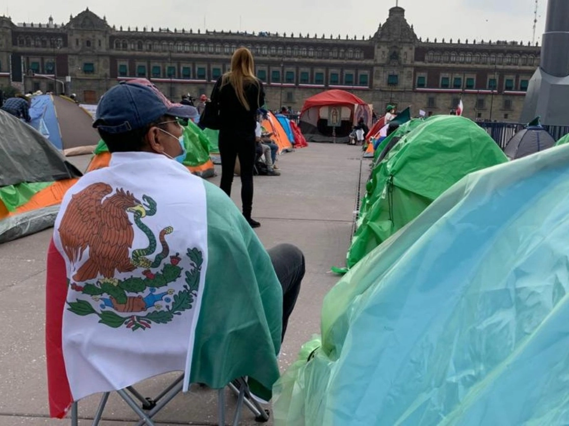 Campamento de Frena en la plancha del Zócalo capitalino. Foto José Antonio López
