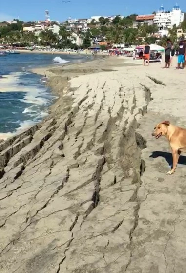 Este fenómeno se presenta de manera regular debido a los cambios gravitacionales entre la luna y el sol. Foto La Jornada
