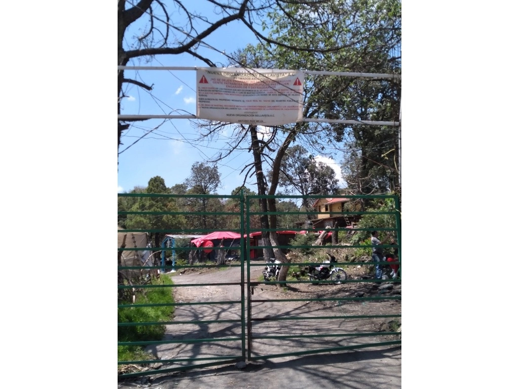 Desde hace más de 43 años, la colonia Solidaridad, a la altura del kilómetro 9 de la carretera Picacho-Ajusco, ha carecido de servicios y atención gubernamental. Aunque hay una barda, en 2019 empezó una ocupación hacia el área natural protegida que se denomina colonia Bellavista o Cerro de las Palmas. Foto José Antonio López 